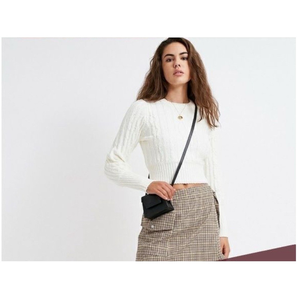 Urban Outfitters CHLOE Chunky Cable Knit Ivory Cropped Sweater M/Medium